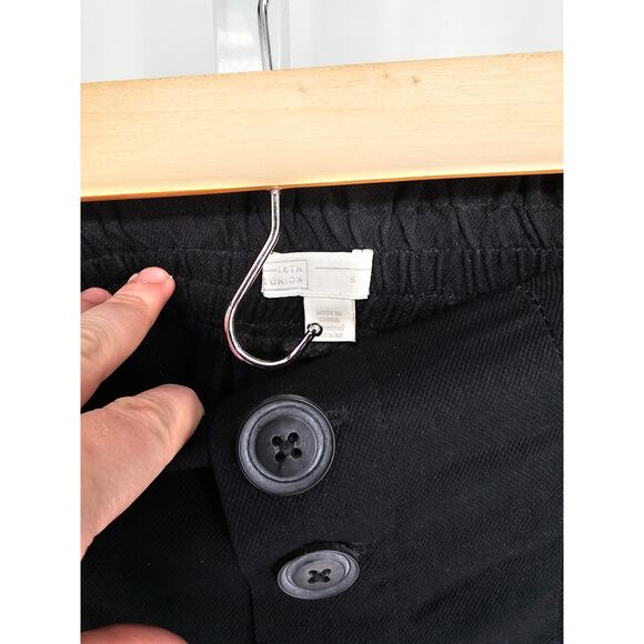 14th & Union Women's Black Button Closer High Rise Elastic Waist Shorts Size S - Picture 3 of 4